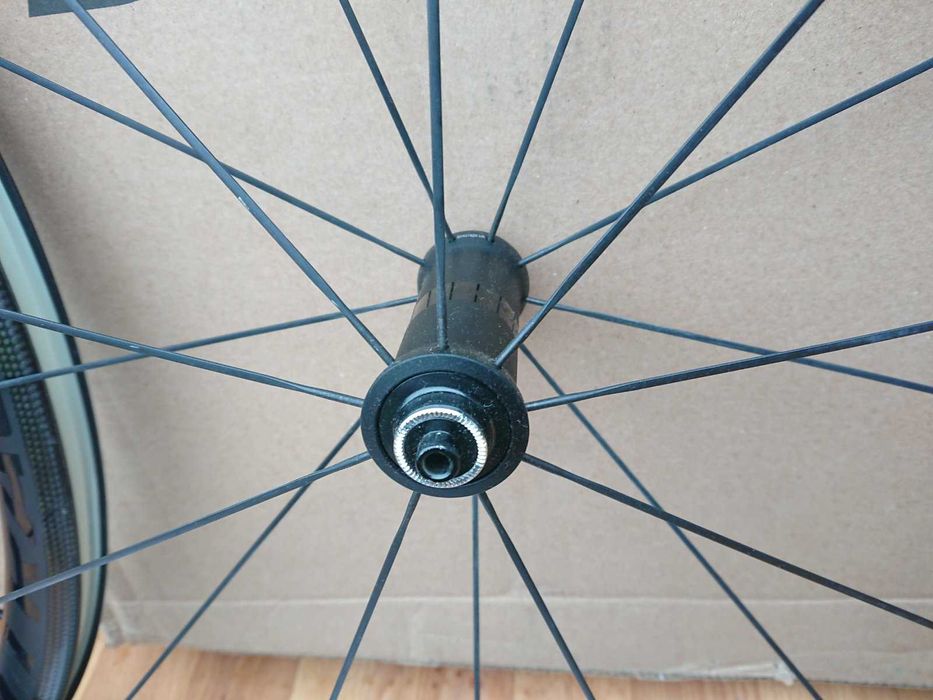 Карбоновий вілсет Bontrager Aeolus Pro 3 TLR carbon 28 з Trek