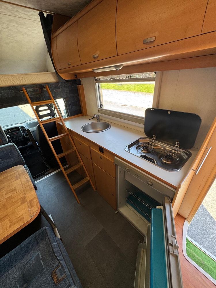 Autocaravana Capucino VilaMobil com Ar condicionado