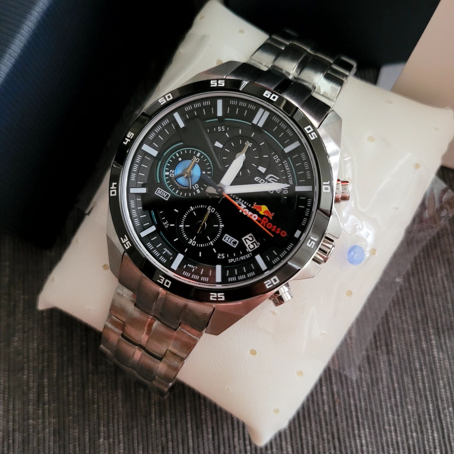 Zegarek Casio Edifice Red Bull Toro Rosso F1 Limited