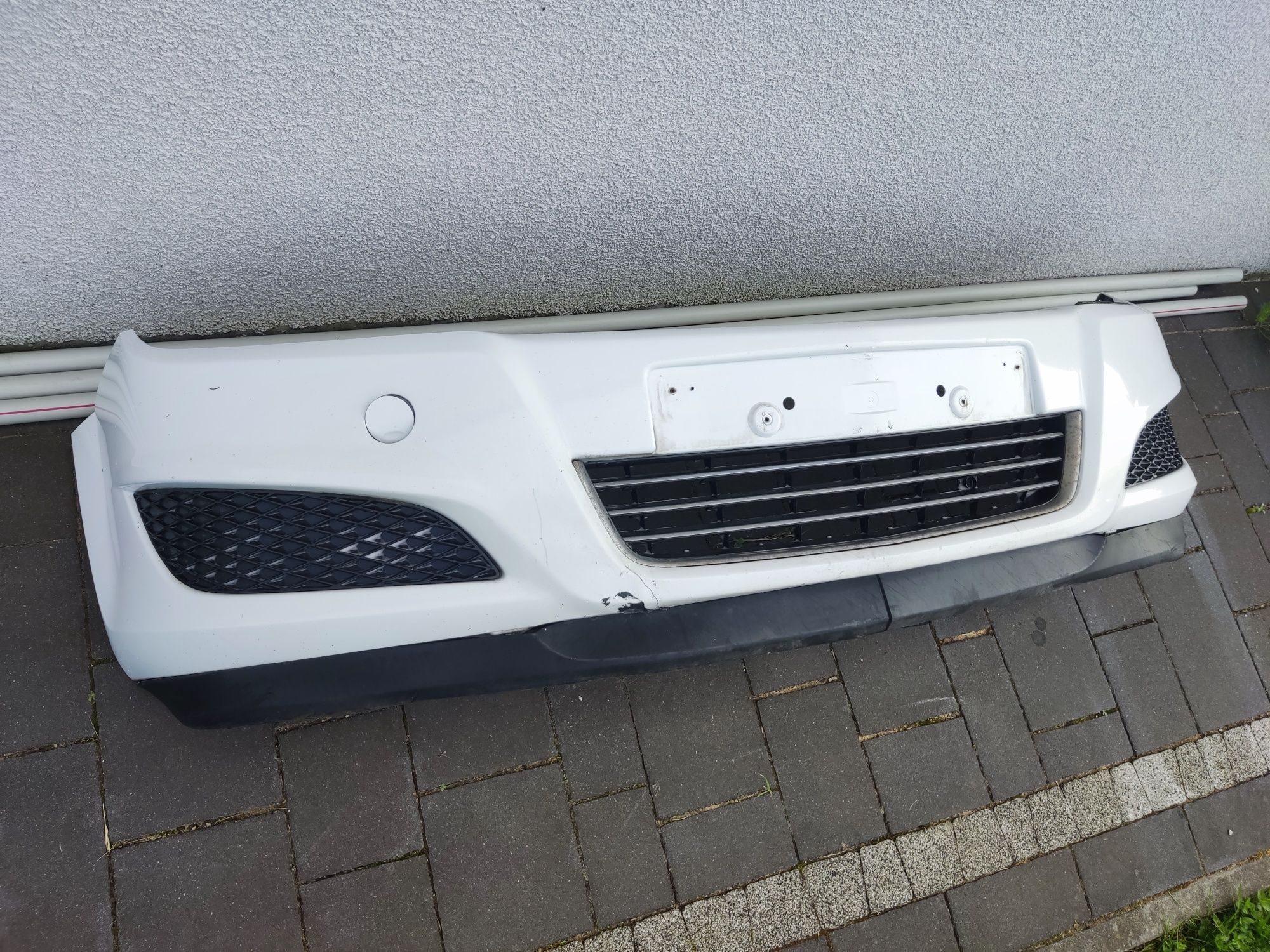 Zderzak przód przedni Opel Astra H kolor Z414