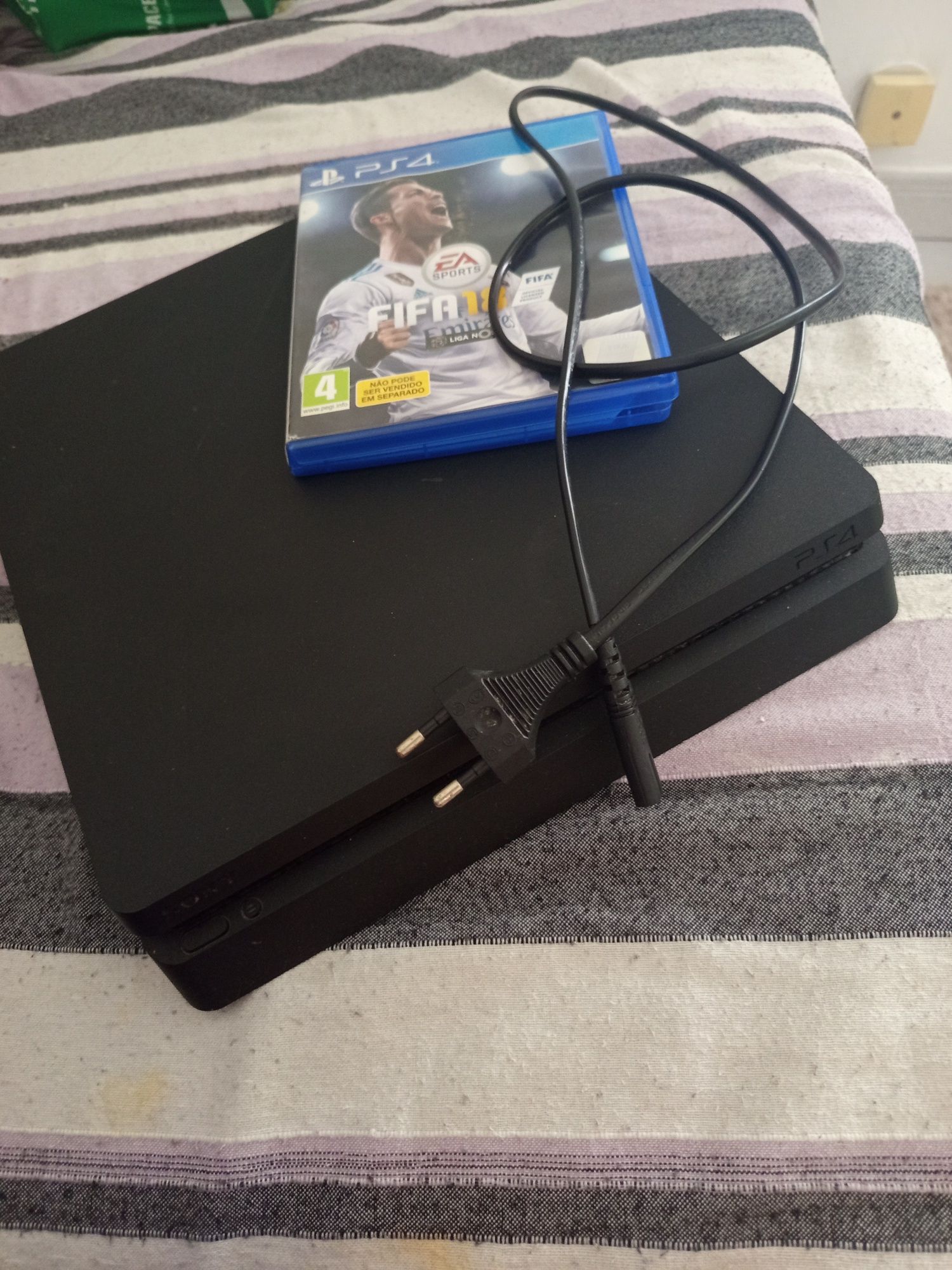 PlayStation 4 slim