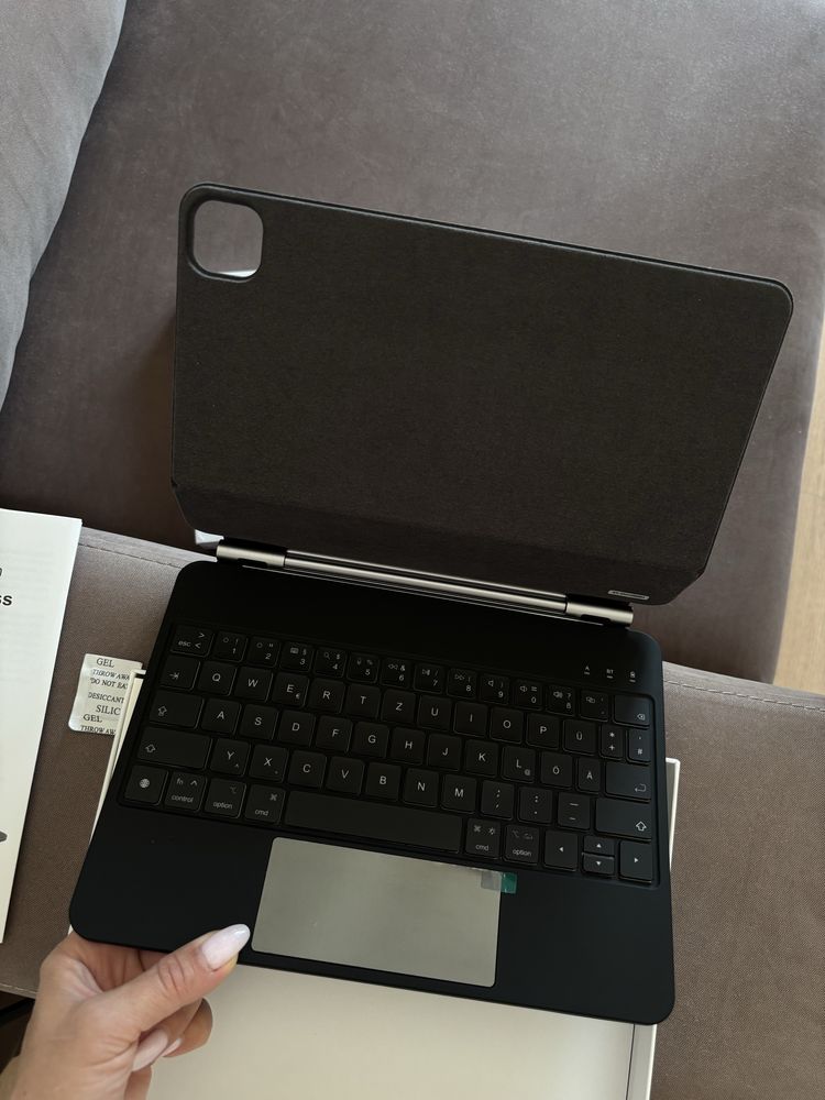 чехол клавиатура wireless magnetic keyboard для iPad