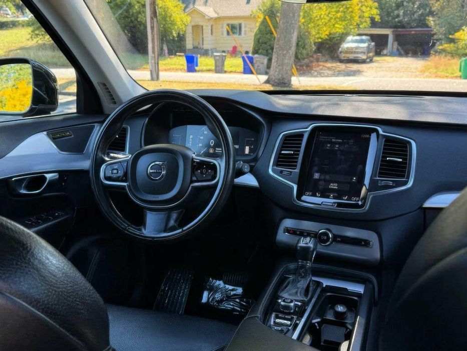 Volvo XC90 T5 Momentum 7-Passenger      2018