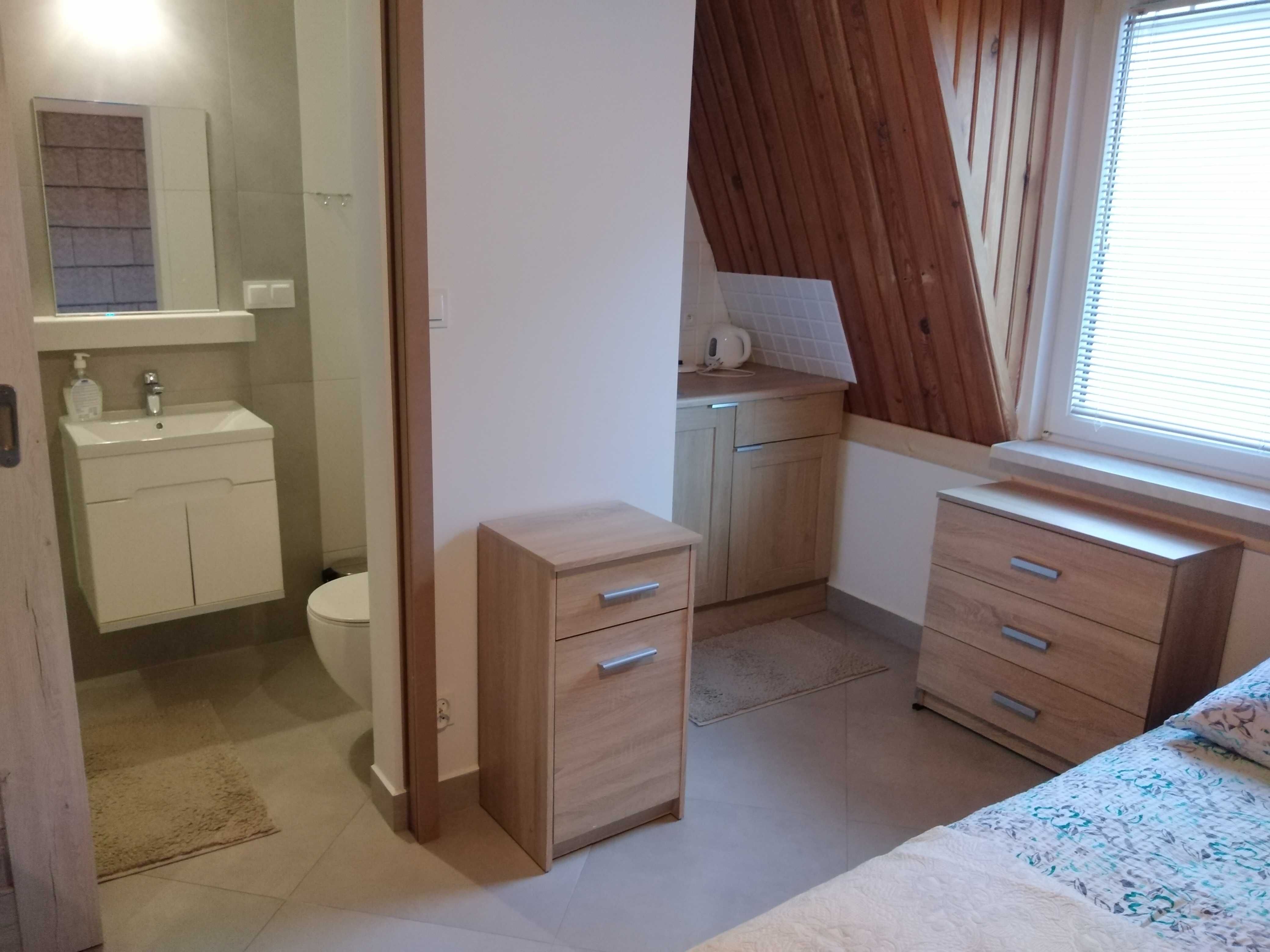 Pokoje z aneksami lub  apartament do wynajęcia  nocleg nad  morzem