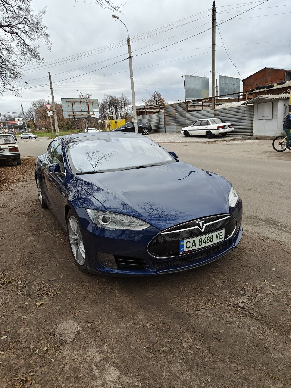 Tesla model S 85D