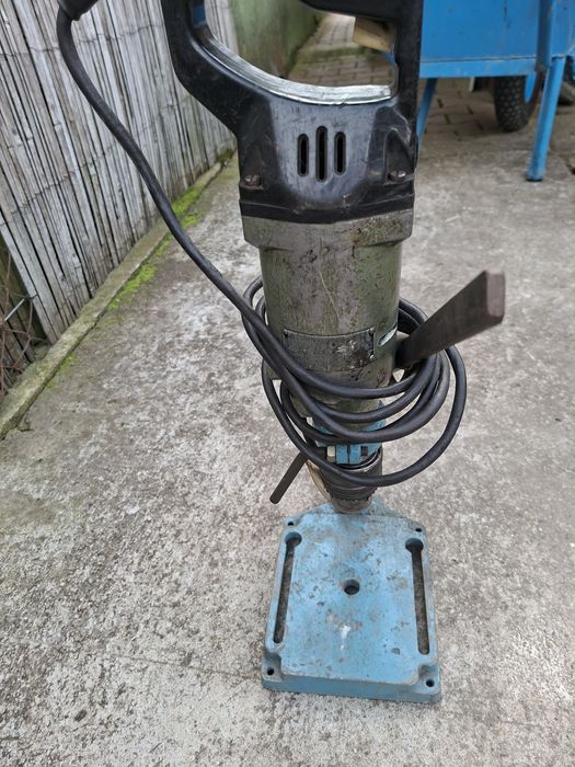 Stojak z wiertarką Celma