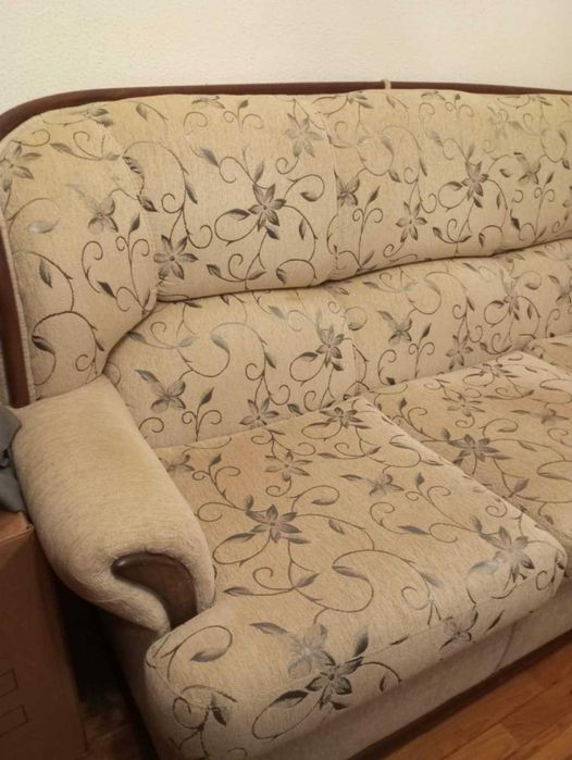 Sofá cama em bom estado.