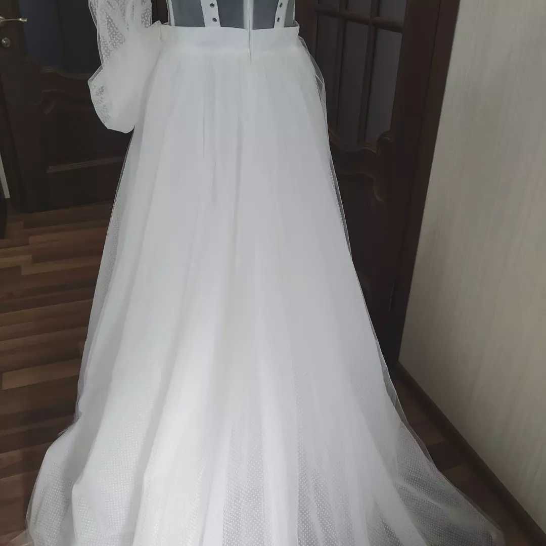 Сукня весільна або святкова