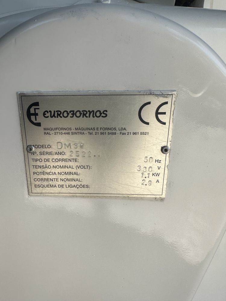 Divisora semi-automática marca (Maquindal)