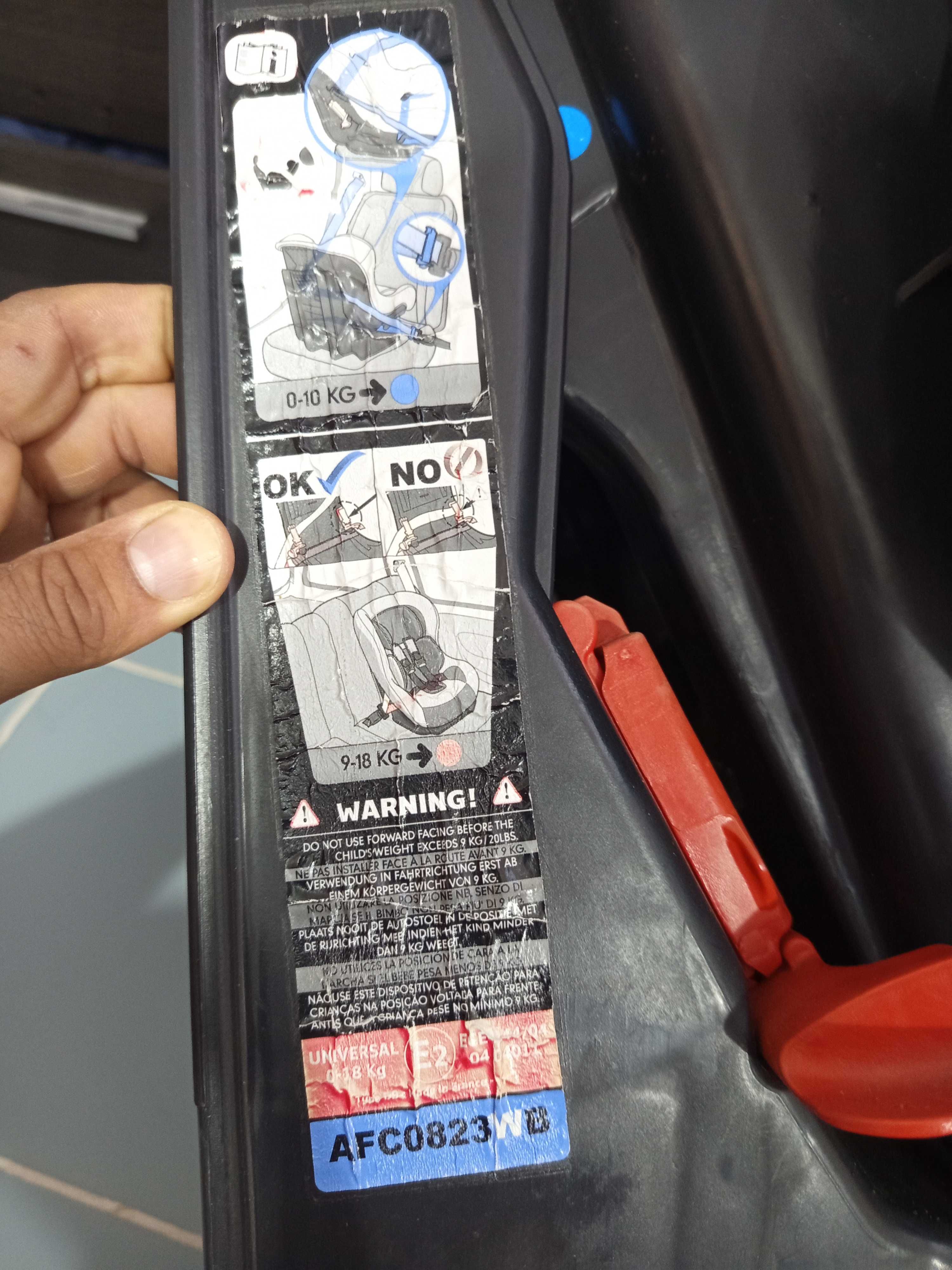 Duas cadeiras auto de criança