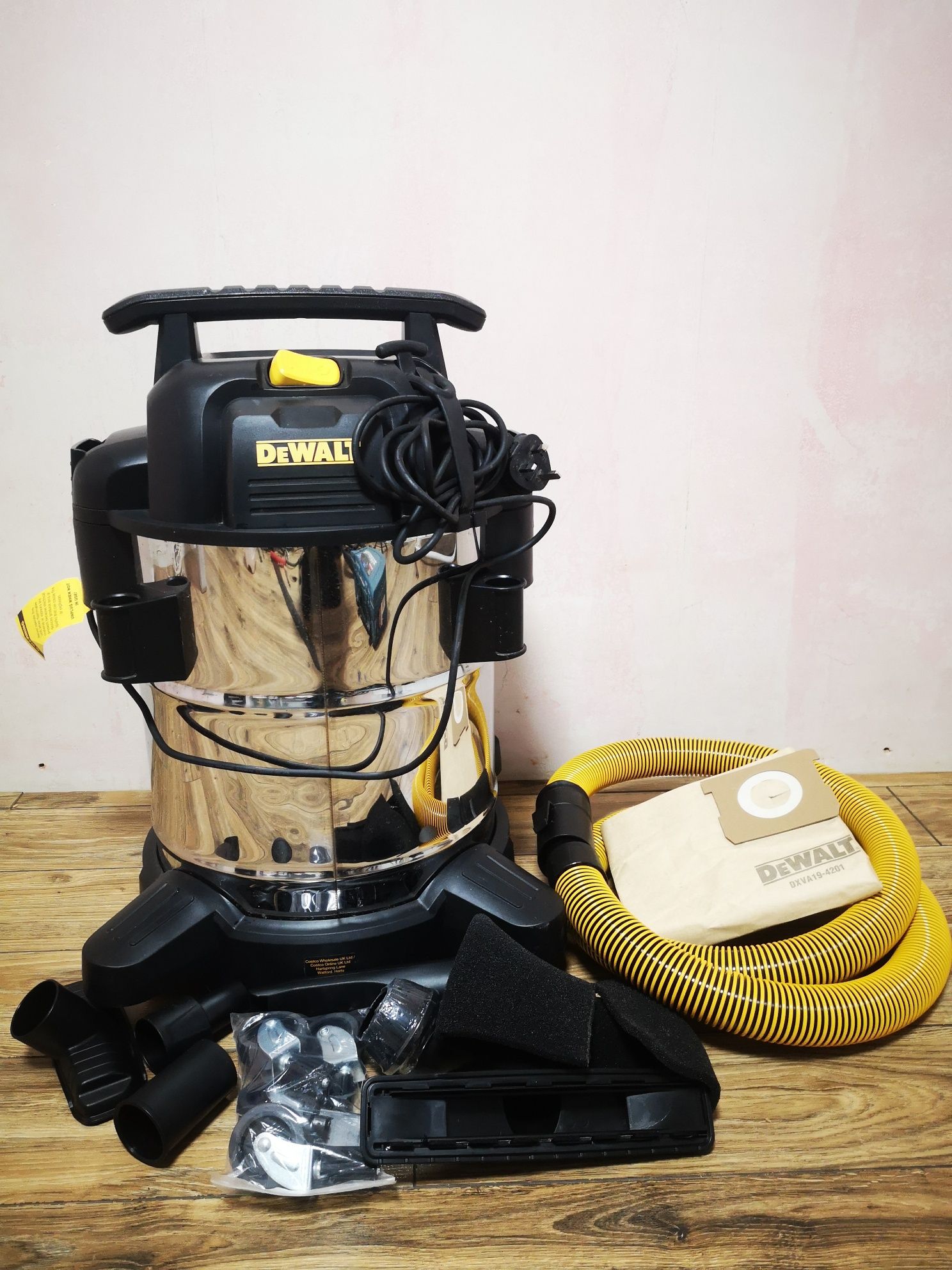 Потужний новий будівельний пилосос з функцією видуву DeWalt DXV38S