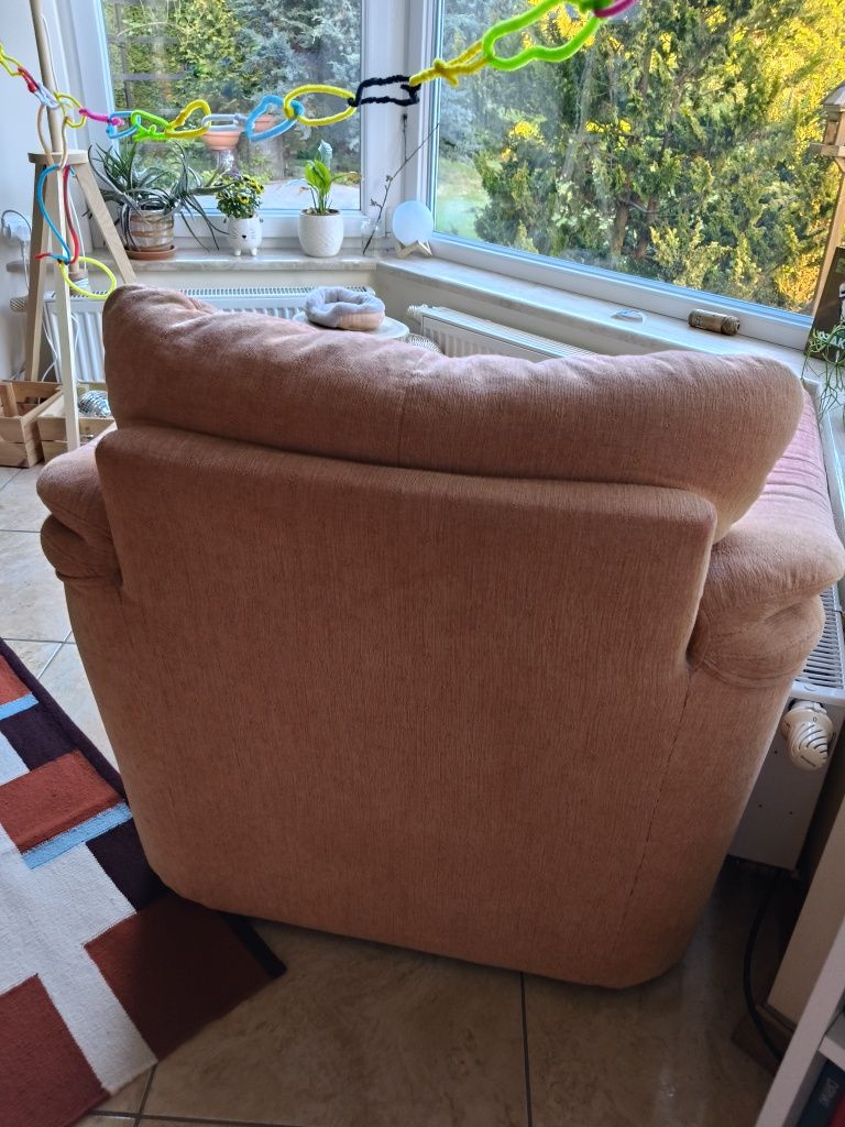 Sofa, dwa fotele, dwie pufy firmy Kler, zestaw wypoczynkowy