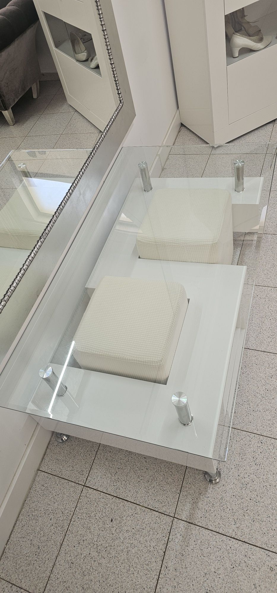 Mesa centro vidro com 2 puffs