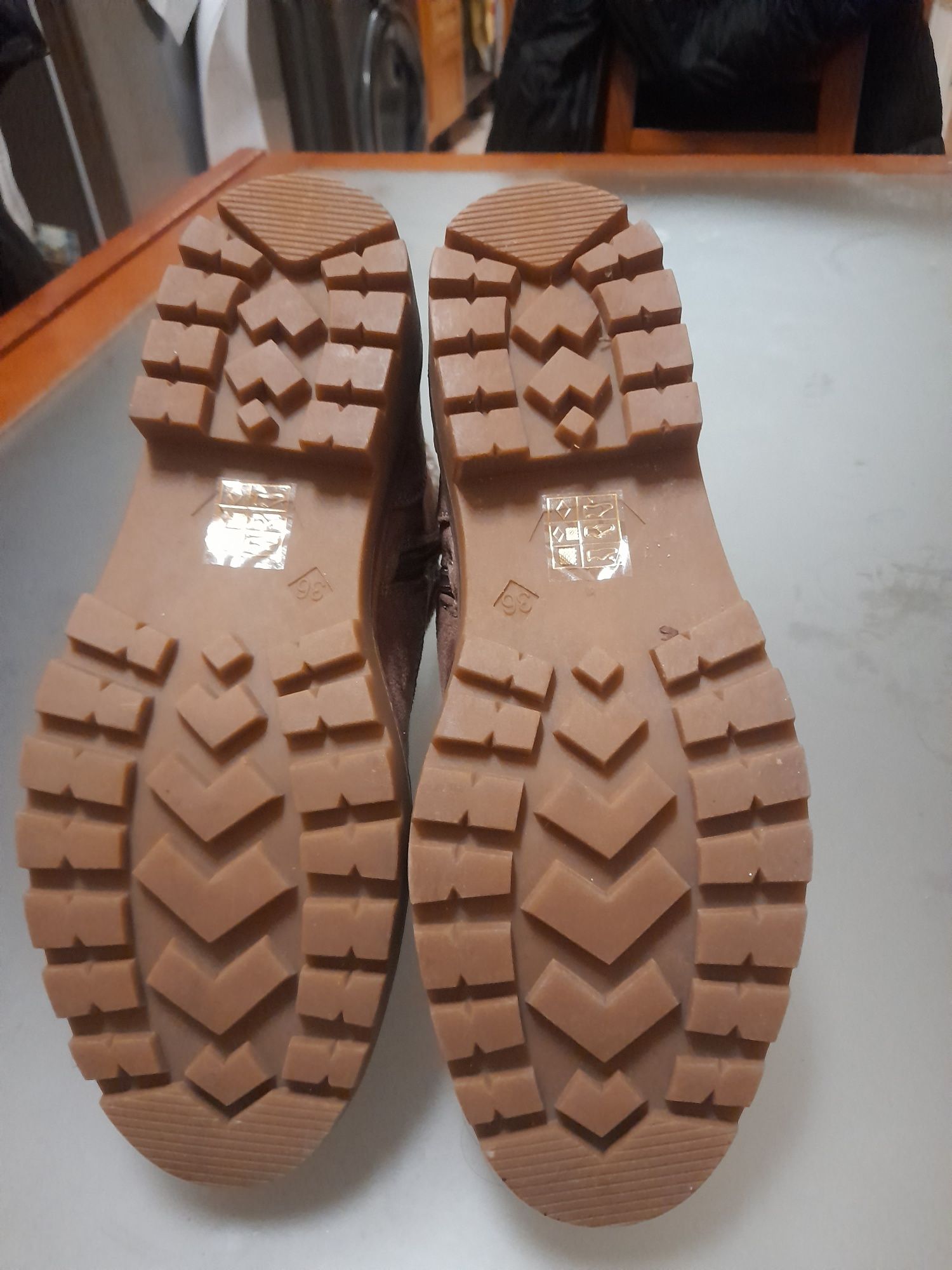 Botas de criança novas