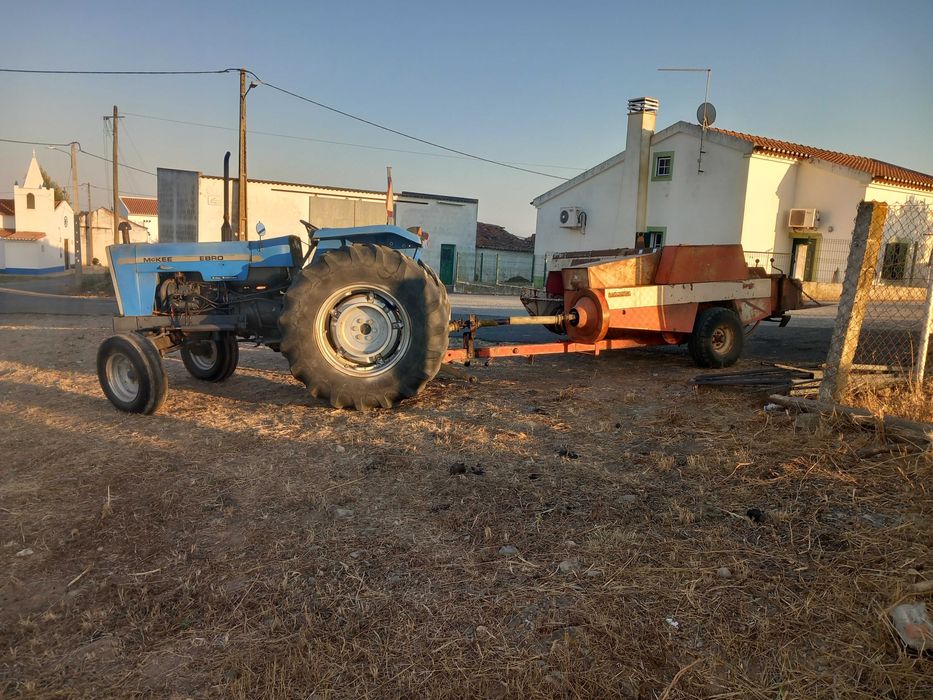 Enfardadeira Bedford de fardos pequenos