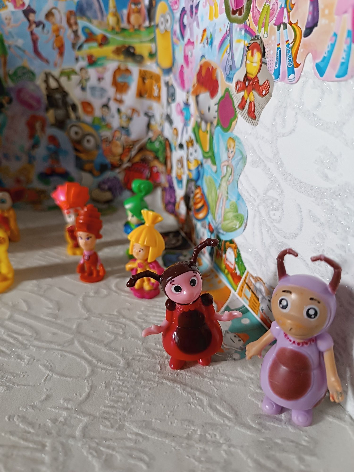 Игрушки Kinder- Богатыри, Фиксики, Барбоскины.