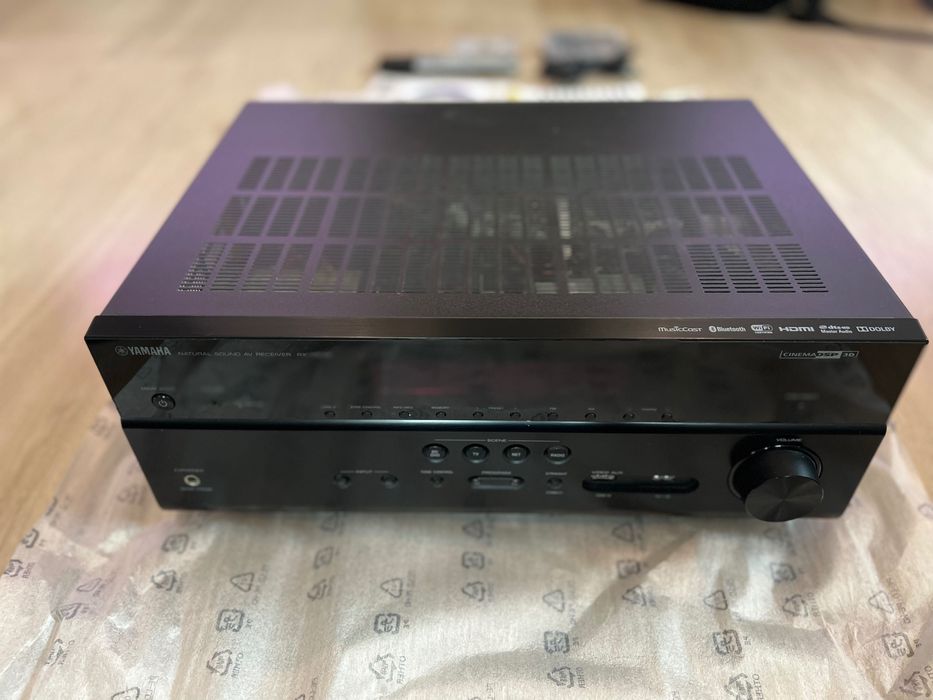 Amplituner Yamaha MusicCast RX-V679 (czarny)