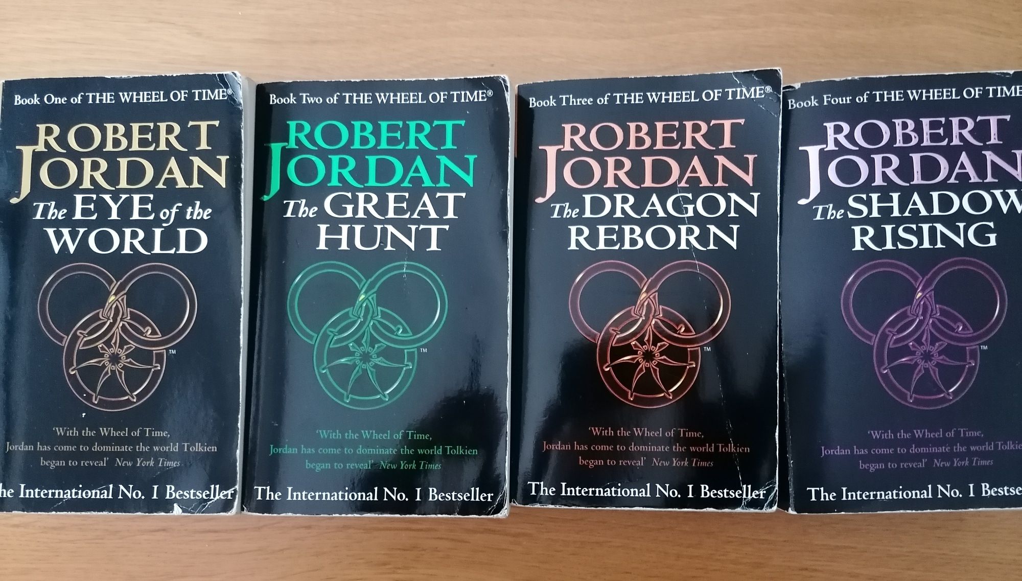 Livros 1 a 4 da Série The Wheel of Time de Robert Jordan (Em Inglês)