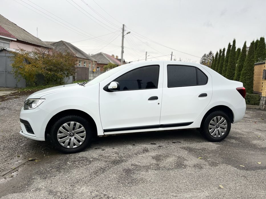 Рено логан 2020 год