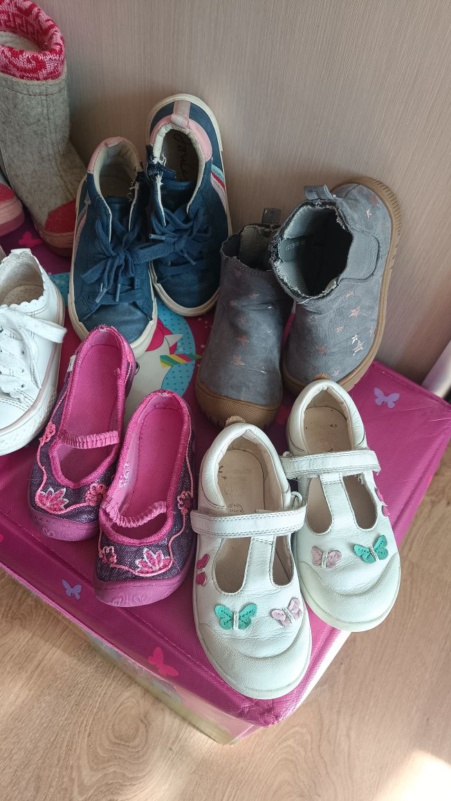 Туфлі, тапочки, кеди, черевики, валянки (16-17 см)