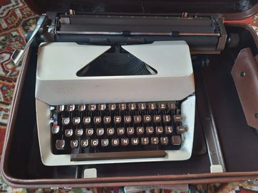 Sprzedam stara maszynę do pisania