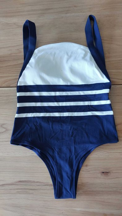 Fatos de banho e bikinis