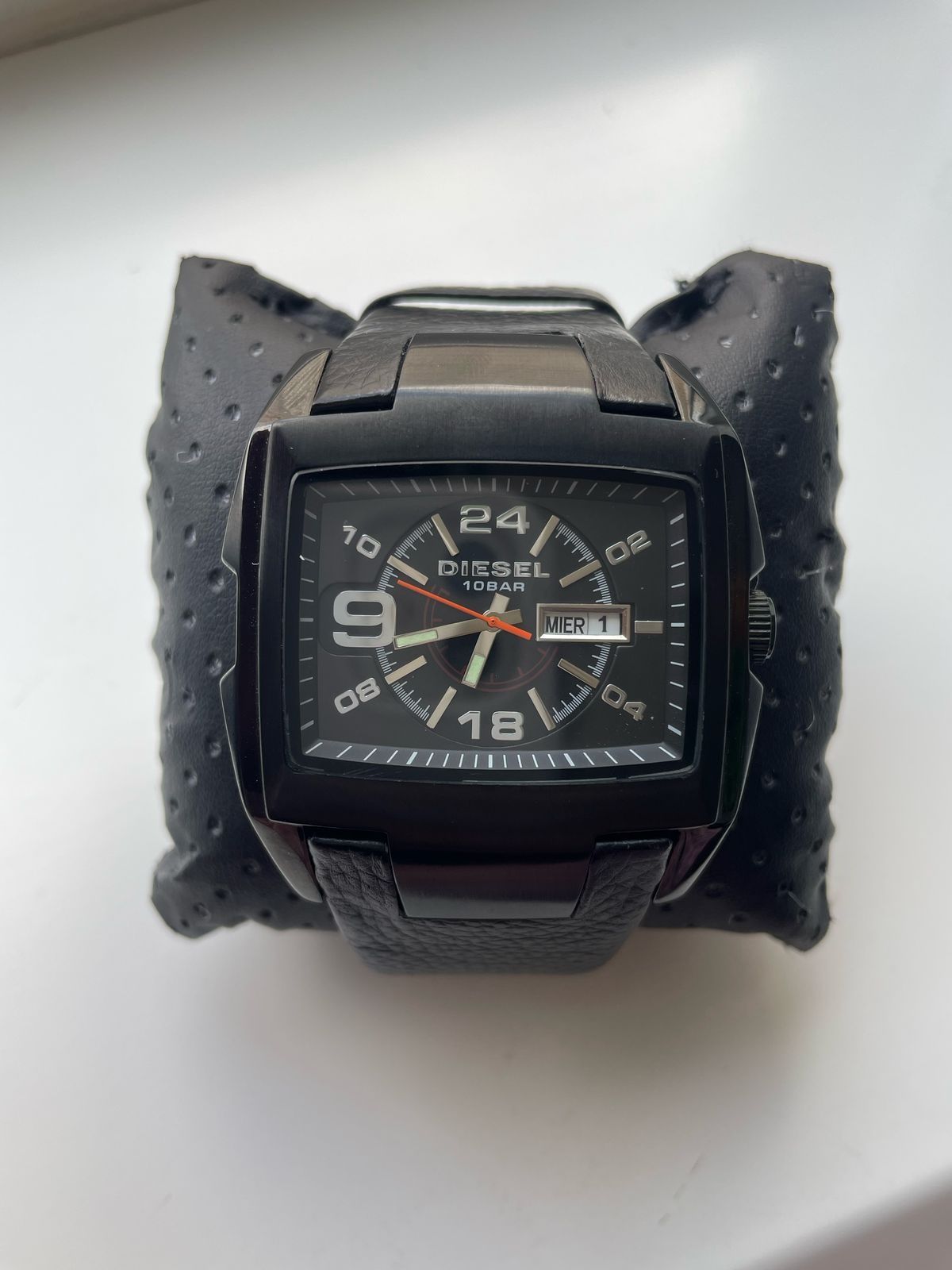 Оригінальний кварцовий годинник Diesel