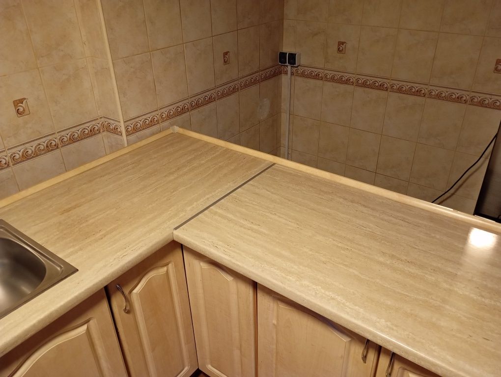 Blat kuchenny Pfleiderer ze zlewem i baterią długość 3,28m, gr. 38mm