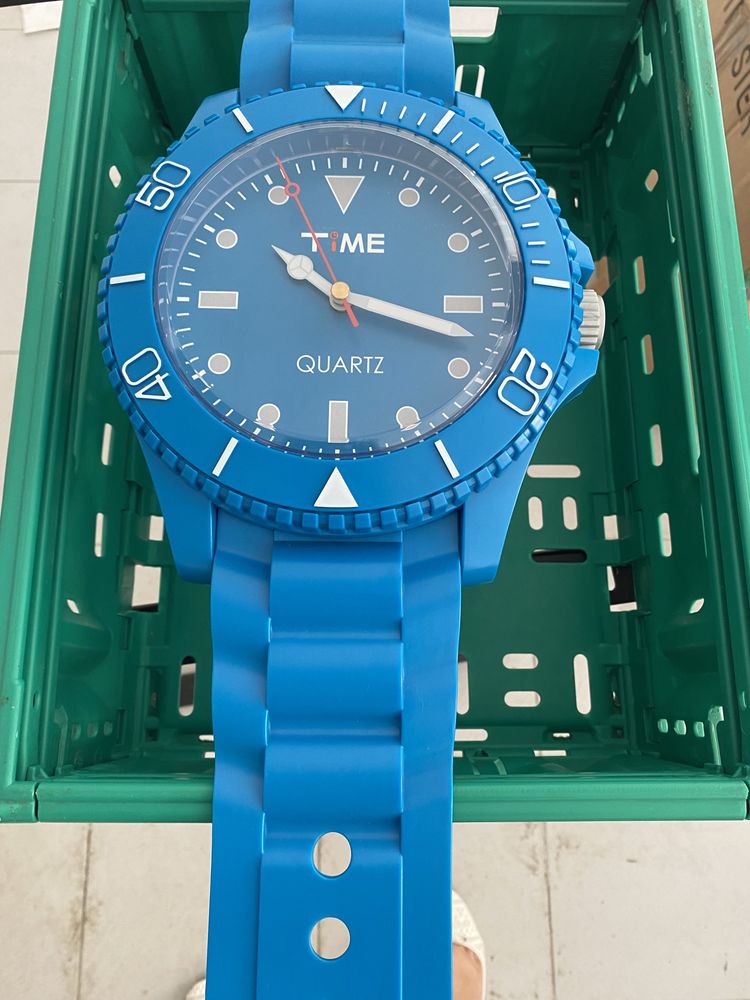 Relógio de parede azul