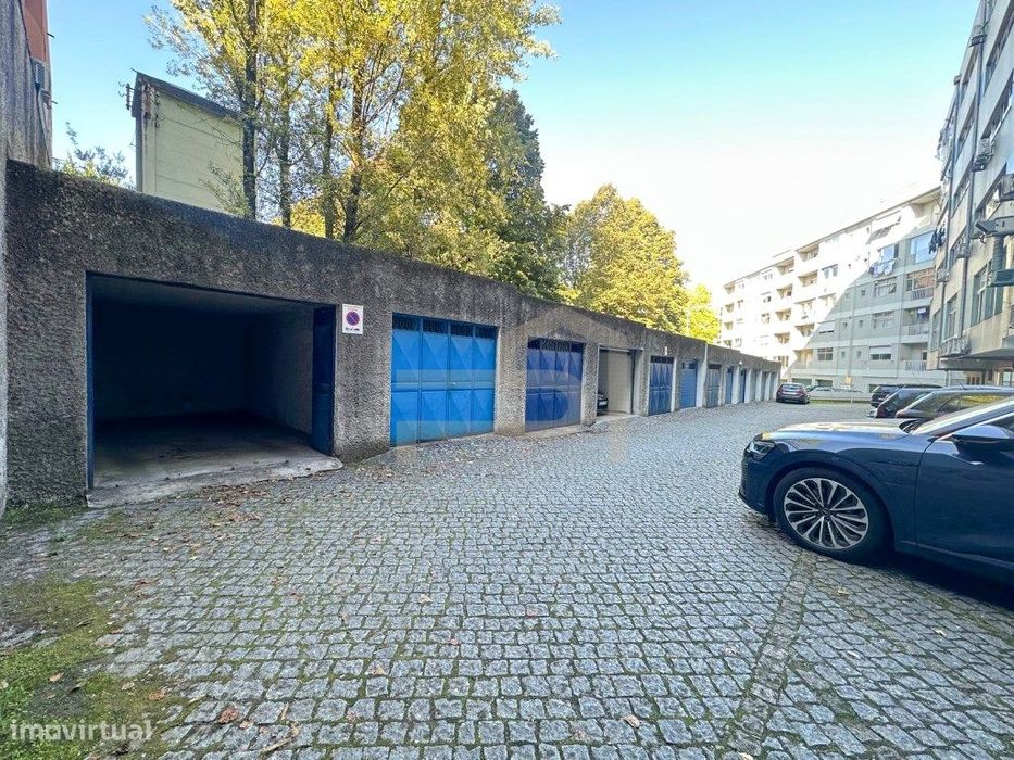 Vende-se Garagem no Centro da Cidade