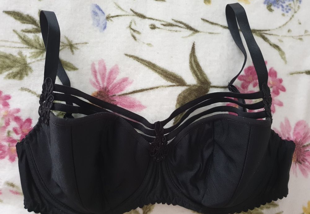 Komplet bielizny damskiej Gorsenia Evita czarna bielizna paski