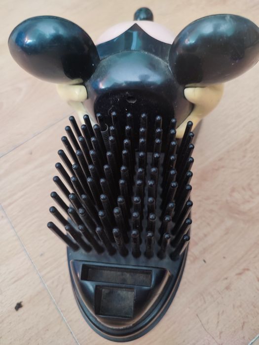 Myszka Miki na długopisy, jezyk