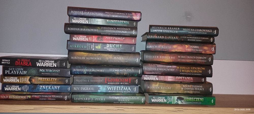 Zestaw książek o tematyce horror itp