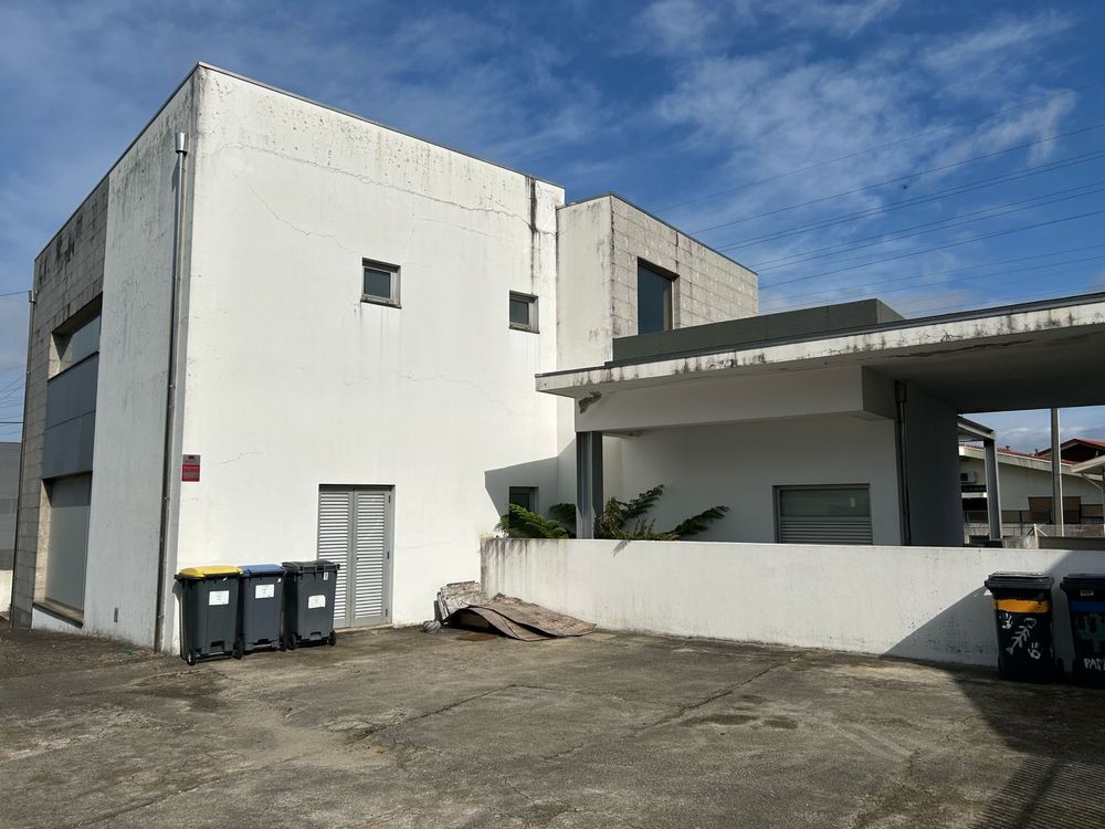 Loja com 450m2 para comércio/industria
