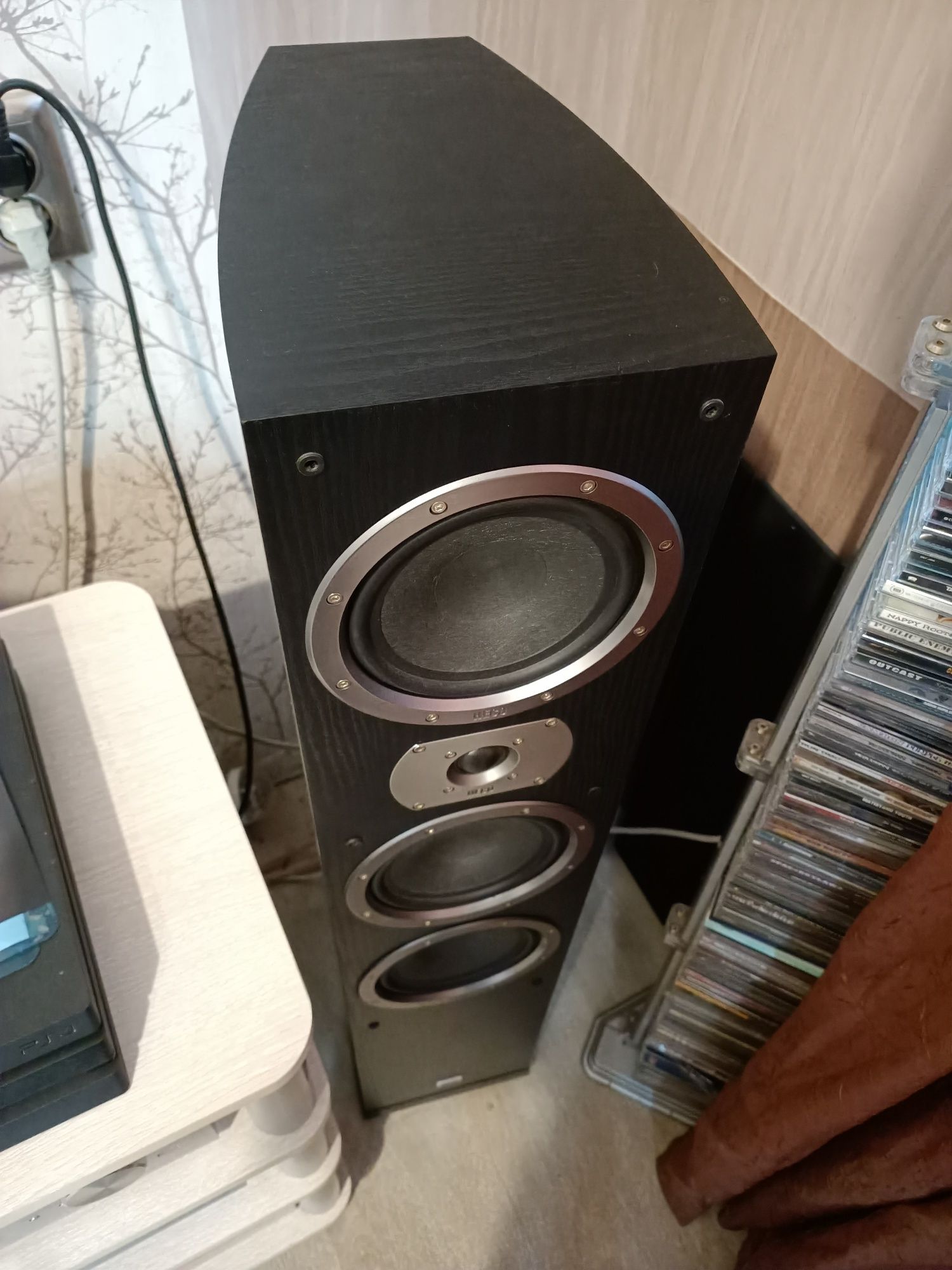 HECO Victa Prime 702 Black hI fi напольная акустика стерео пара