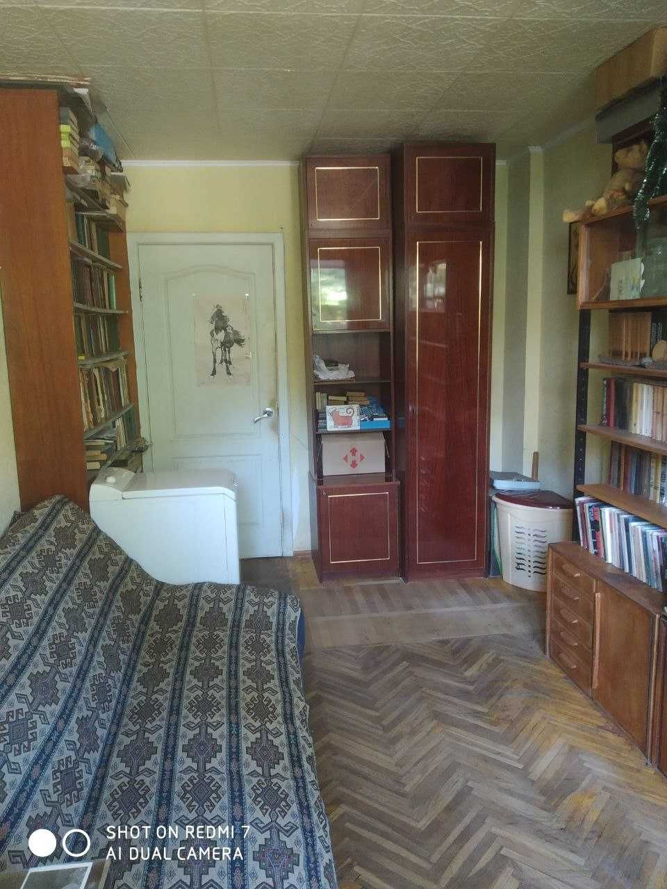 Продам 2к.кв.,комнаты раздельные,2\5,м.23 Августа,жилое,недорого