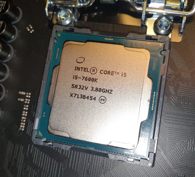 Intel i5-7600K (3.8 Ghz) - Processador (CPU) - Socket (LGA) 1151 (1)