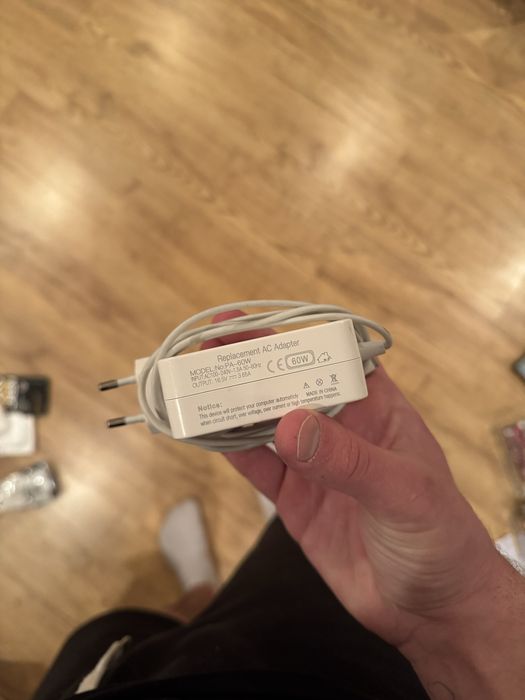 Блок живлення  для Macbook