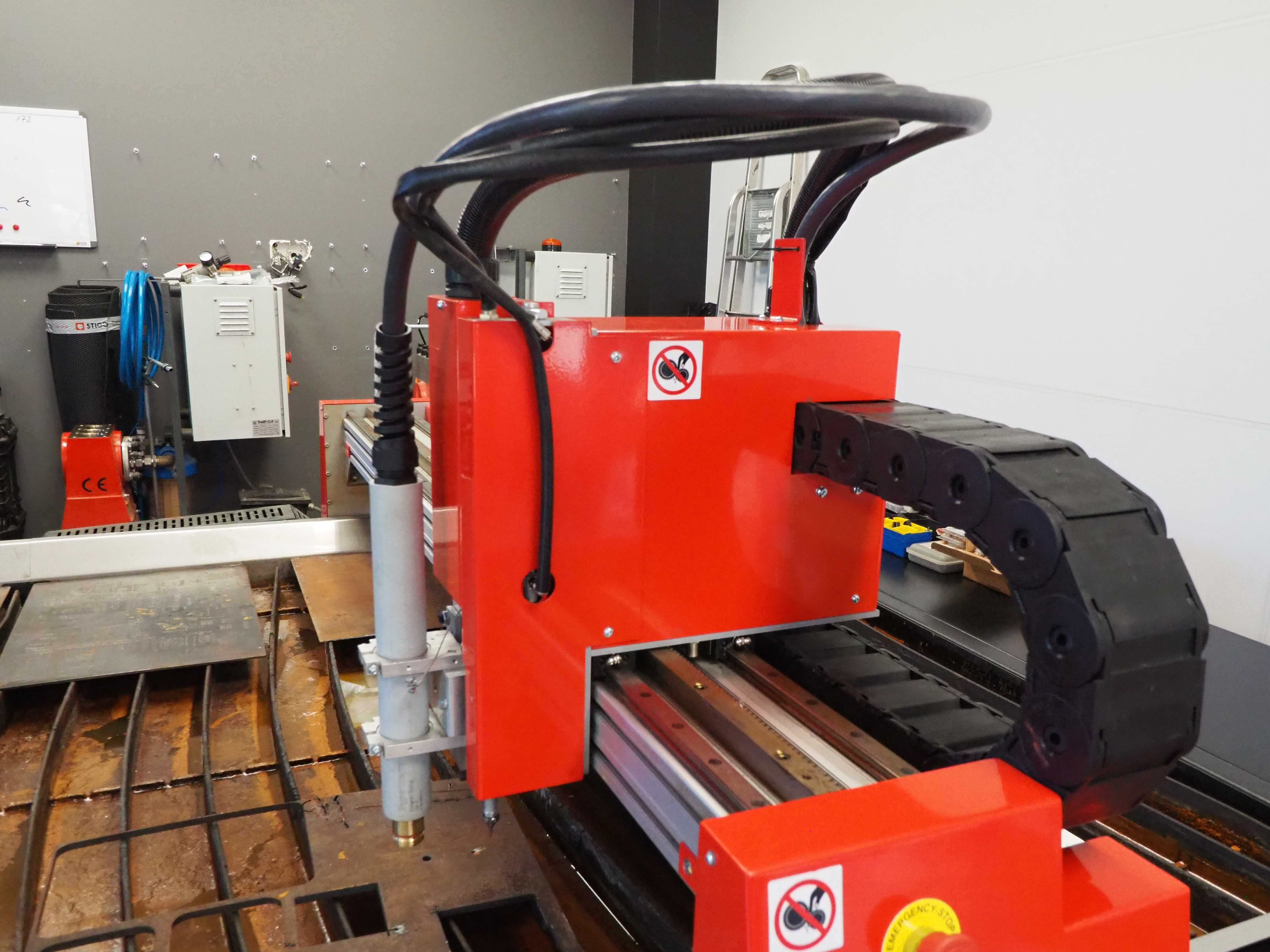 Wycinarka wodna CNC Swift-Jet Pro 15kW 3000x1500mm – maszyna pokazowa