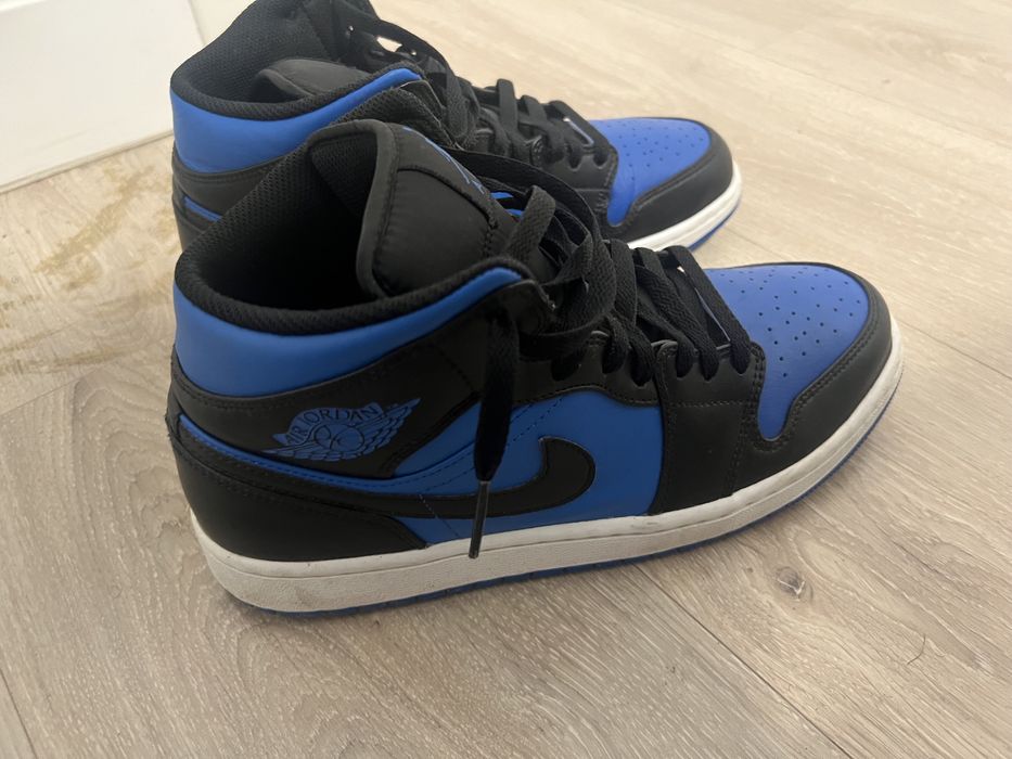 Jordan 1 mid azul e preto