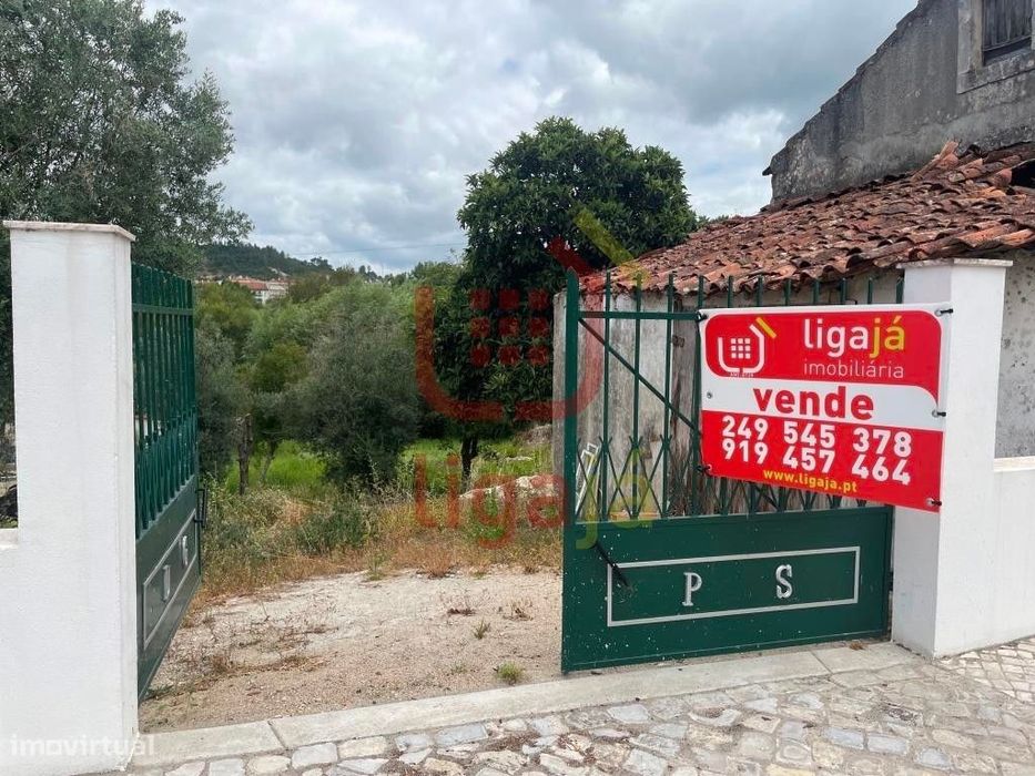 Casa em Ruinas com Terreno - Ourém!