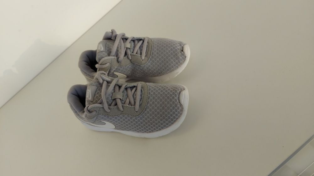 Buty dziecięce Nike Tanjun szare w rozmiarze 31