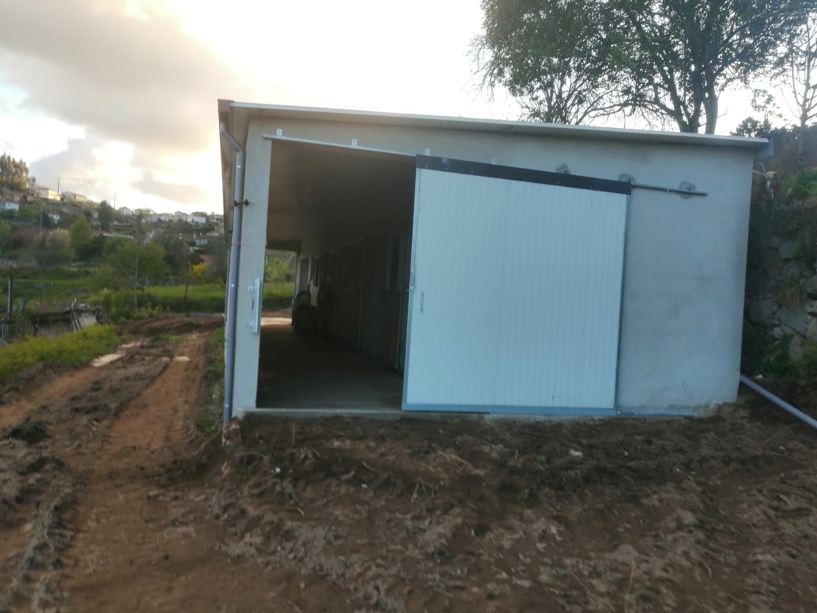 alugo ou vendo terreno com picadeiro e boxes para cavalos