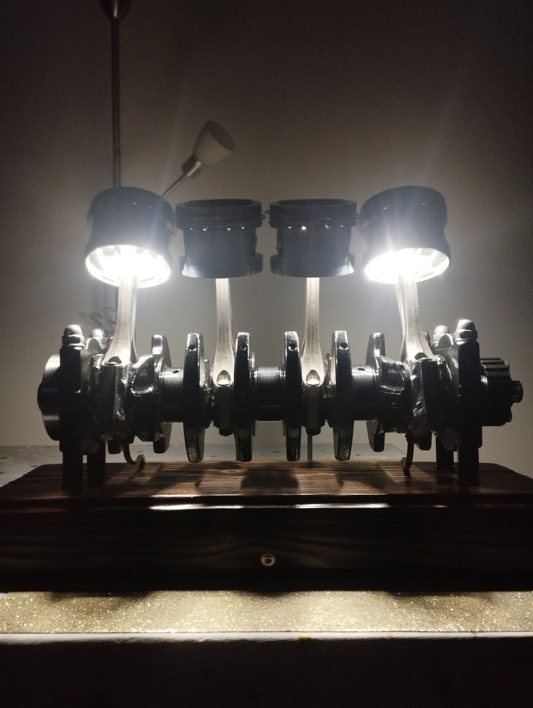 Lampa z części samochodowych