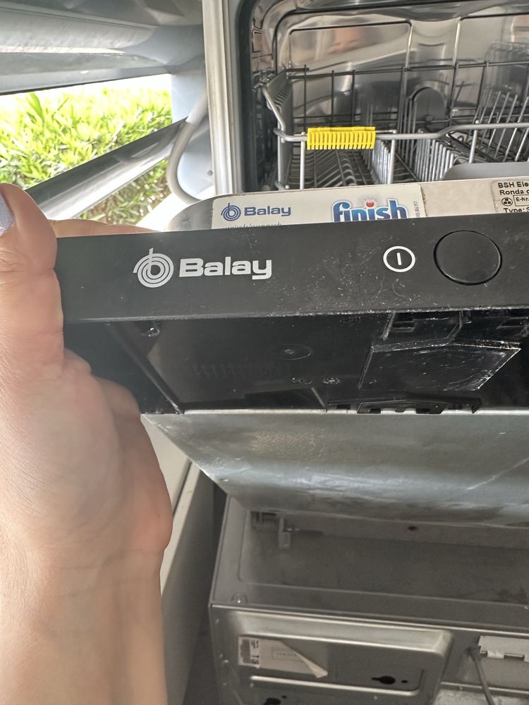 Vendo máquina de lavar loiça de encastrar Balay.