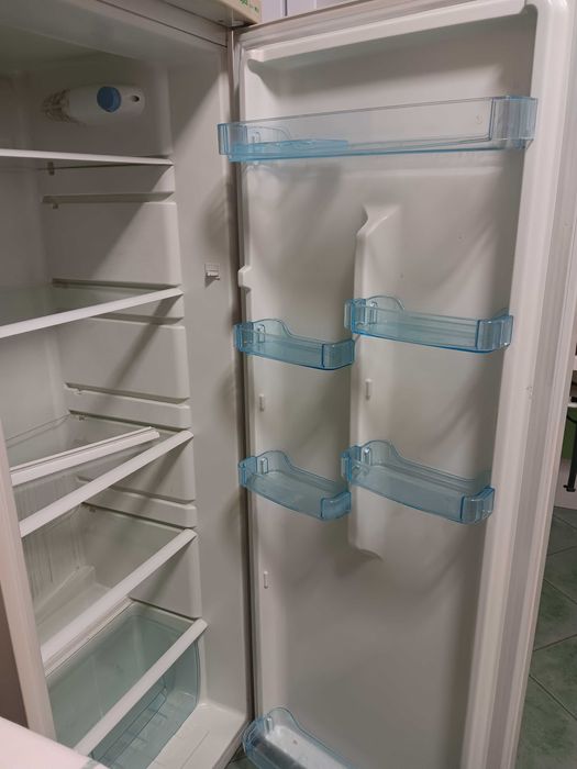 Frigorífico com 5 prateleiras