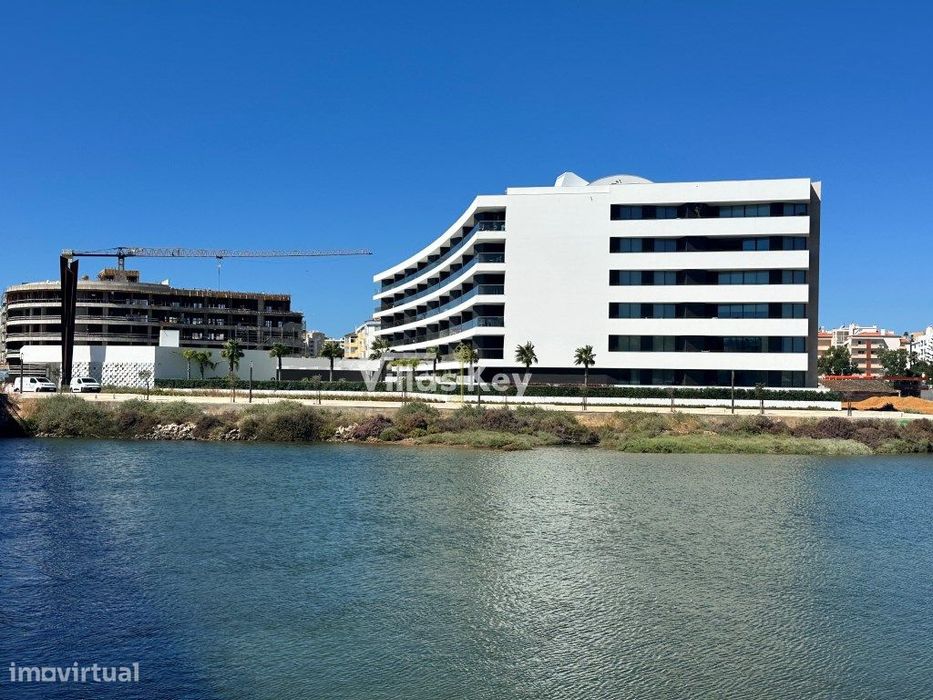 Apartamento T4 com vista deslumbrante sobre a Marina, amplo terraço...