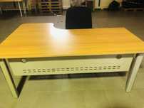 Conjunto secretaria e cadeira