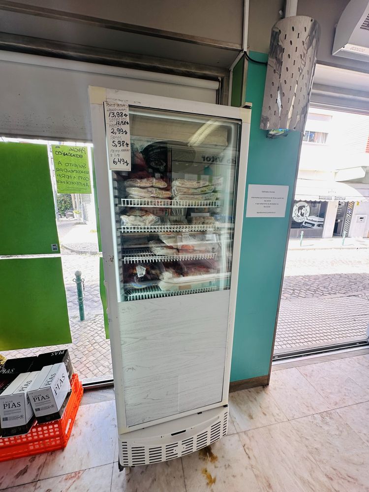 Vende-se / trespassa-se Talho