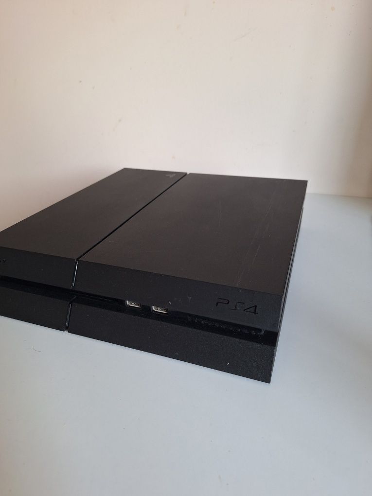 Konsola playstation 4 ps4 z padem dualshock 4 i grami